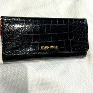 Never Used black MIU MIU long Portafoglio Pattina